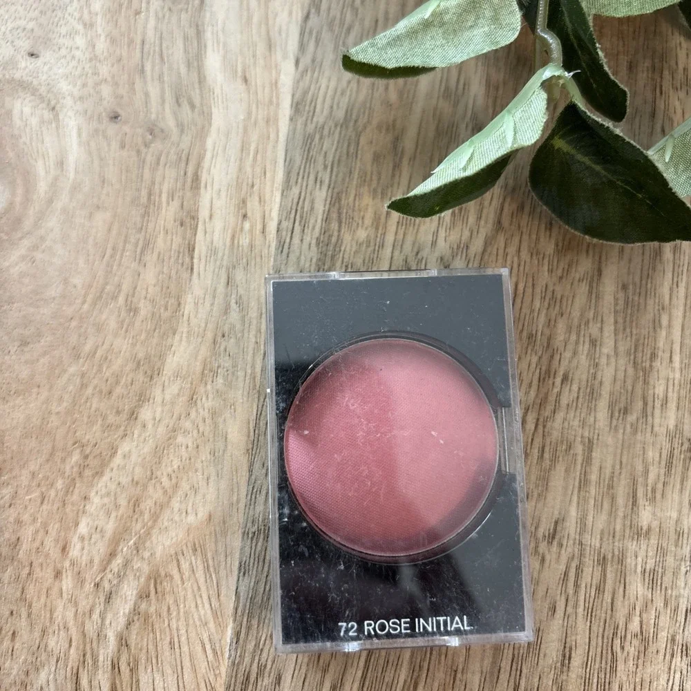 CHANEL joues contraste